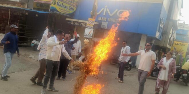 प्रवर्तन निदेशालय (ईडी) जैसी संवैधानिक संस्था के दुरुपयोग का आरोप लगाते हुए जिला कांग्रेस कमेटी कांकेर ने सोमवार को जोरदार विरोध प्रदर्शन किया।