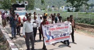 कब्रिस्तान के लिए जमीन और धार्मिक हिंसा के खिलाफ ज्ञापन सौंपा