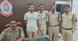 खाना न देने की बात पर नाराज़ होकर कुल्हाडी से हमला करने आरोपी गिरफ्तार